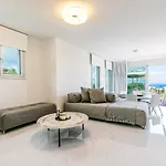 White Pearl Premium Corfu Βίλα *